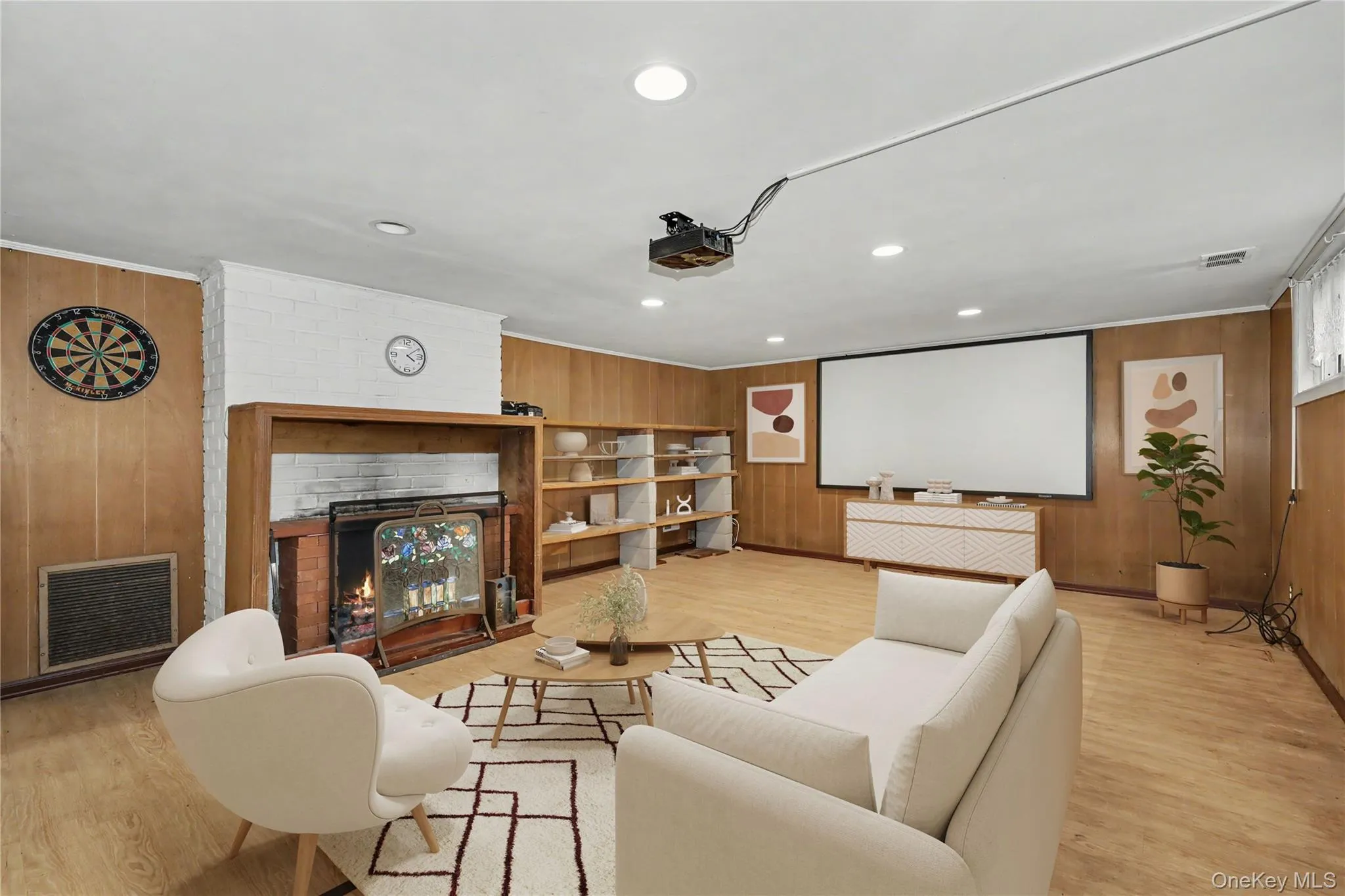 Virtually family room Virtually family room