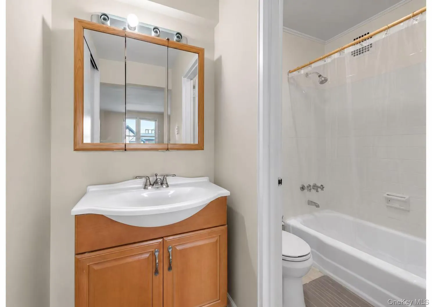 241-20 Northern Blvd, New York, NY, 2 Bedrooms Bedrooms, 6 Rooms Rooms,2 BathroomsBathrooms,Residential,For Rent,Northern Blvd,0,1050406 241-20 Northern Blvd, New York, NY, 2 Bedrooms Bedrooms, 6 Rooms Rooms,2 BathroomsBathrooms,Residential,For Rent,Northern Blvd,0,1050406