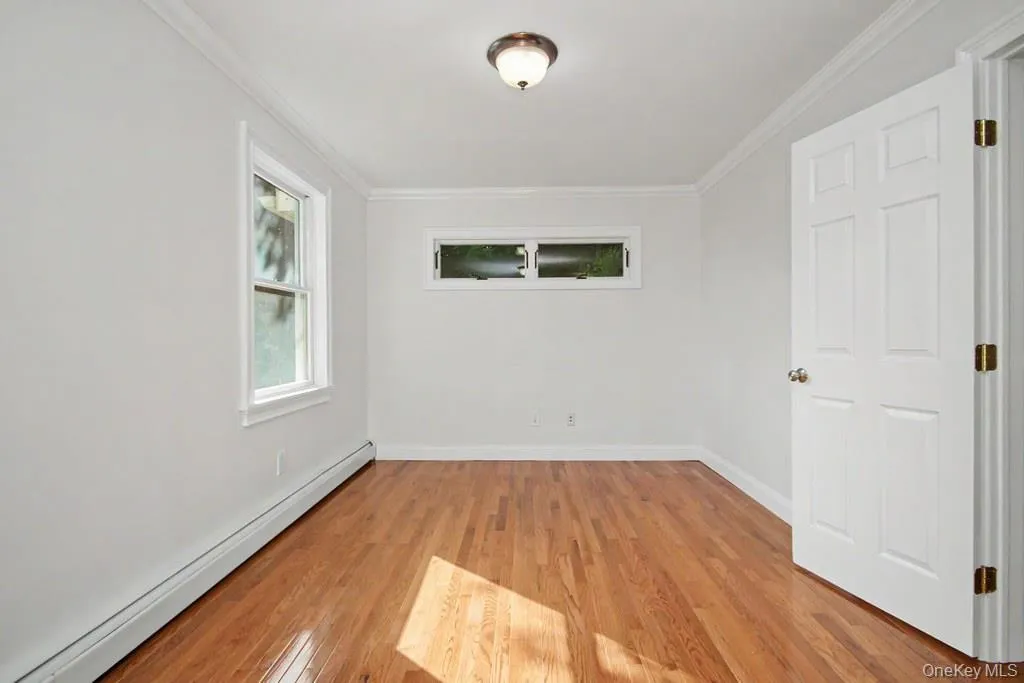 Primary Bedroom has crown molding Primary Bedroom has crown molding