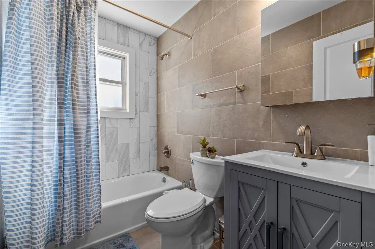 89 3rd Avenue, Oyster Bay, NY, 6 Bedrooms Bedrooms, 11 Rooms Rooms,2 BathroomsBathrooms,Residential,For Rent,3rd,0,1050411 89 3rd Avenue, Oyster Bay, NY, 6 Bedrooms Bedrooms, 11 Rooms Rooms,2 BathroomsBathrooms,Residential,For Rent,3rd,0,1050411