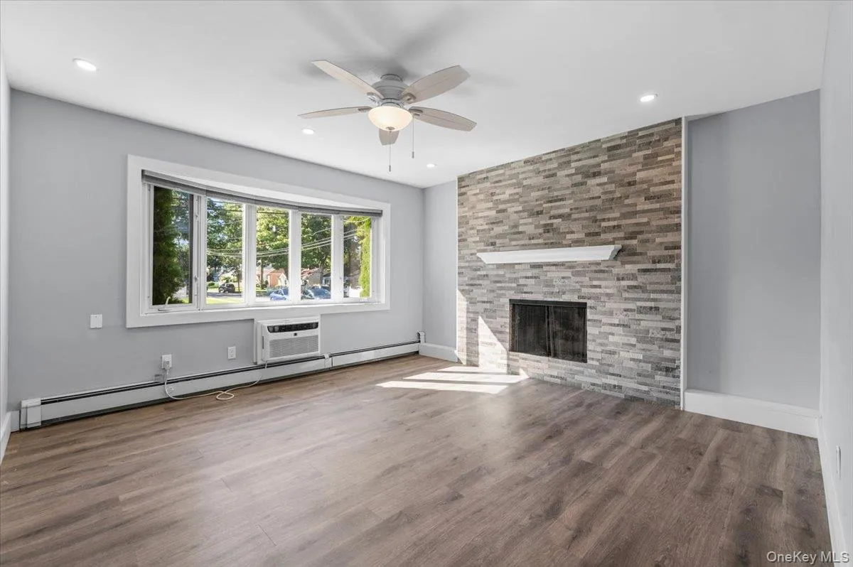 89 3rd Avenue, Oyster Bay, NY, 6 Bedrooms Bedrooms, 11 Rooms Rooms,2 BathroomsBathrooms,Residential,For Rent,3rd,0,1050411 89 3rd Avenue, Oyster Bay, NY, 6 Bedrooms Bedrooms, 11 Rooms Rooms,2 BathroomsBathrooms,Residential,For Rent,3rd,0,1050411