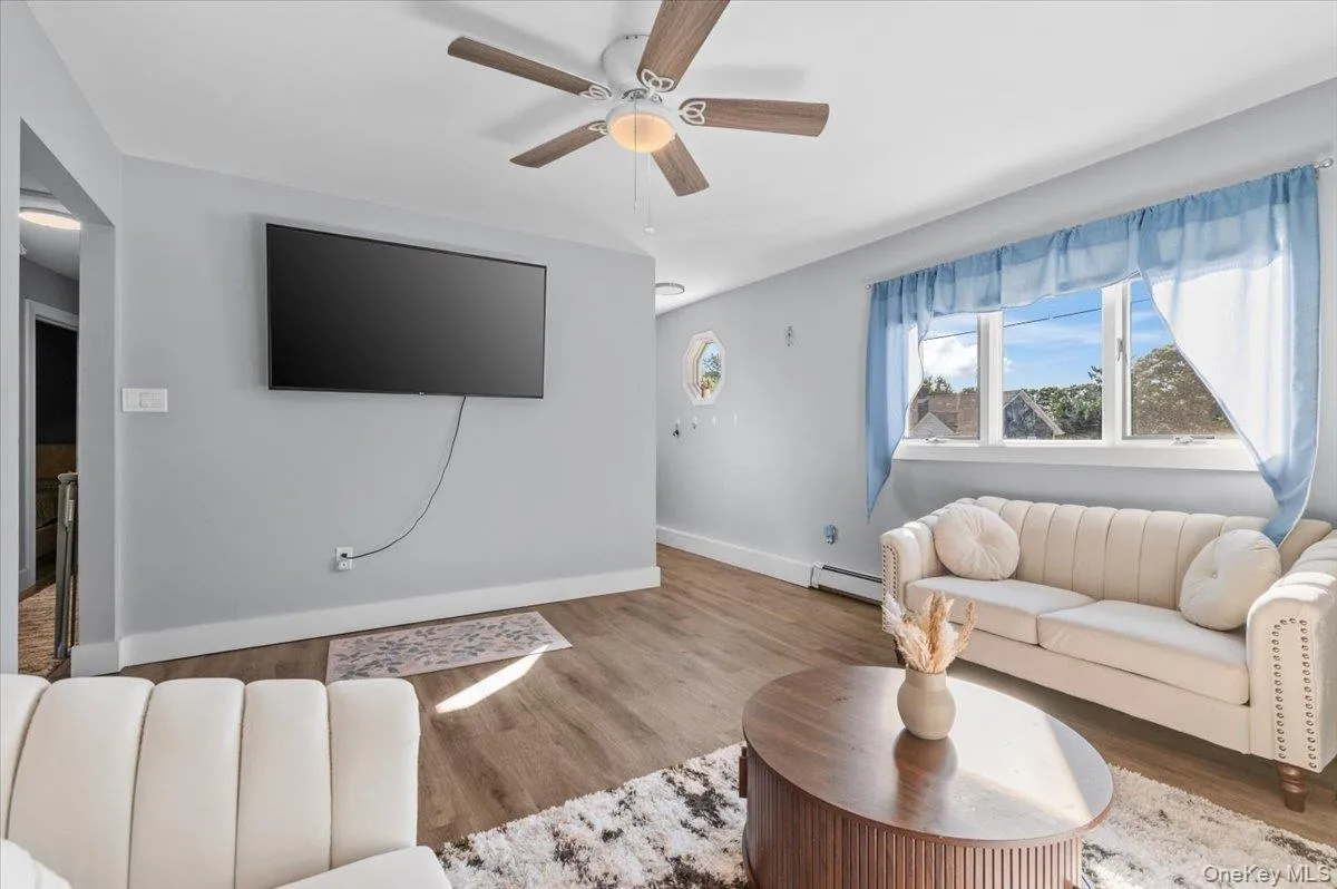 89 3rd Avenue, Oyster Bay, NY, 6 Bedrooms Bedrooms, 11 Rooms Rooms,2 BathroomsBathrooms,Residential,For Rent,3rd,0,1050411 89 3rd Avenue, Oyster Bay, NY, 6 Bedrooms Bedrooms, 11 Rooms Rooms,2 BathroomsBathrooms,Residential,For Rent,3rd,0,1050411