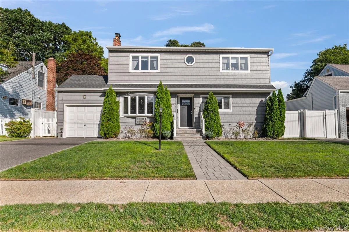 89 3rd Avenue, Oyster Bay, NY, 6 Bedrooms Bedrooms, 11 Rooms Rooms,2 BathroomsBathrooms,Residential,For Rent,3rd,0,1050411 89 3rd Avenue, Oyster Bay, NY, 6 Bedrooms Bedrooms, 11 Rooms Rooms,2 BathroomsBathrooms,Residential,For Rent,3rd,0,1050411