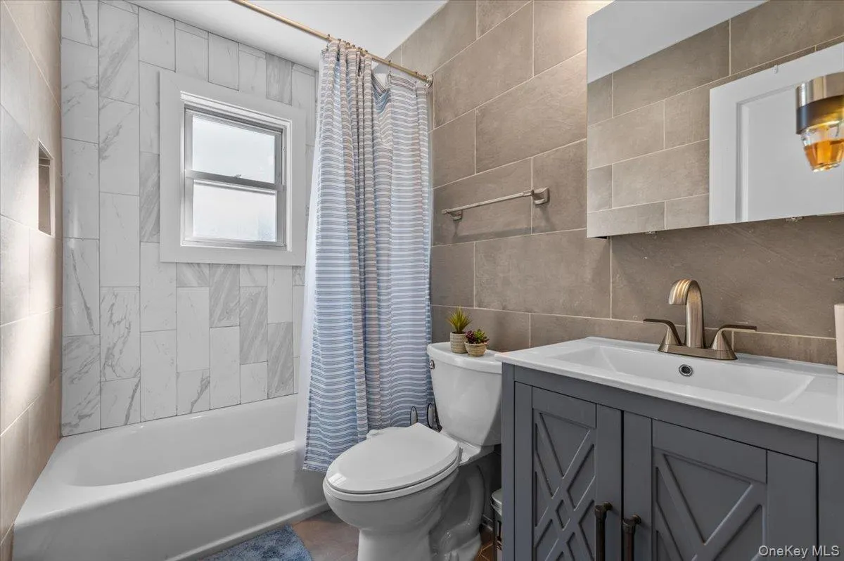 89 3rd Avenue, Oyster Bay, NY, 6 Bedrooms Bedrooms, 11 Rooms Rooms,2 BathroomsBathrooms,Residential,For Rent,3rd,0,1050411 89 3rd Avenue, Oyster Bay, NY, 6 Bedrooms Bedrooms, 11 Rooms Rooms,2 BathroomsBathrooms,Residential,For Rent,3rd,0,1050411