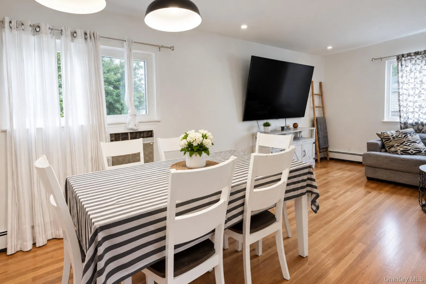 5 Segrove Place, Huntington, NY, 3 Bedroom Bedrooms, 6 Room Rooms,2 BathroomBathrooms,Residential Lease,For Rent,Segrove,0,1050420 5 Segrove Place, Huntington, NY, 3 Bedroom Bedrooms, 6 Room Rooms,2 BathroomBathrooms,Residential Lease,For Rent,Segrove,0,1050420