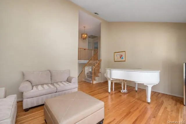10 Klaibar Lane, Huntington, NY, 4 Bedrooms Bedrooms, 9 Rooms Rooms,2 BathroomsBathrooms,Residential,For Rent,Klaibar,0,1050423 10 Klaibar Lane, Huntington, NY, 4 Bedrooms Bedrooms, 9 Rooms Rooms,2 BathroomsBathrooms,Residential,For Rent,Klaibar,0,1050423