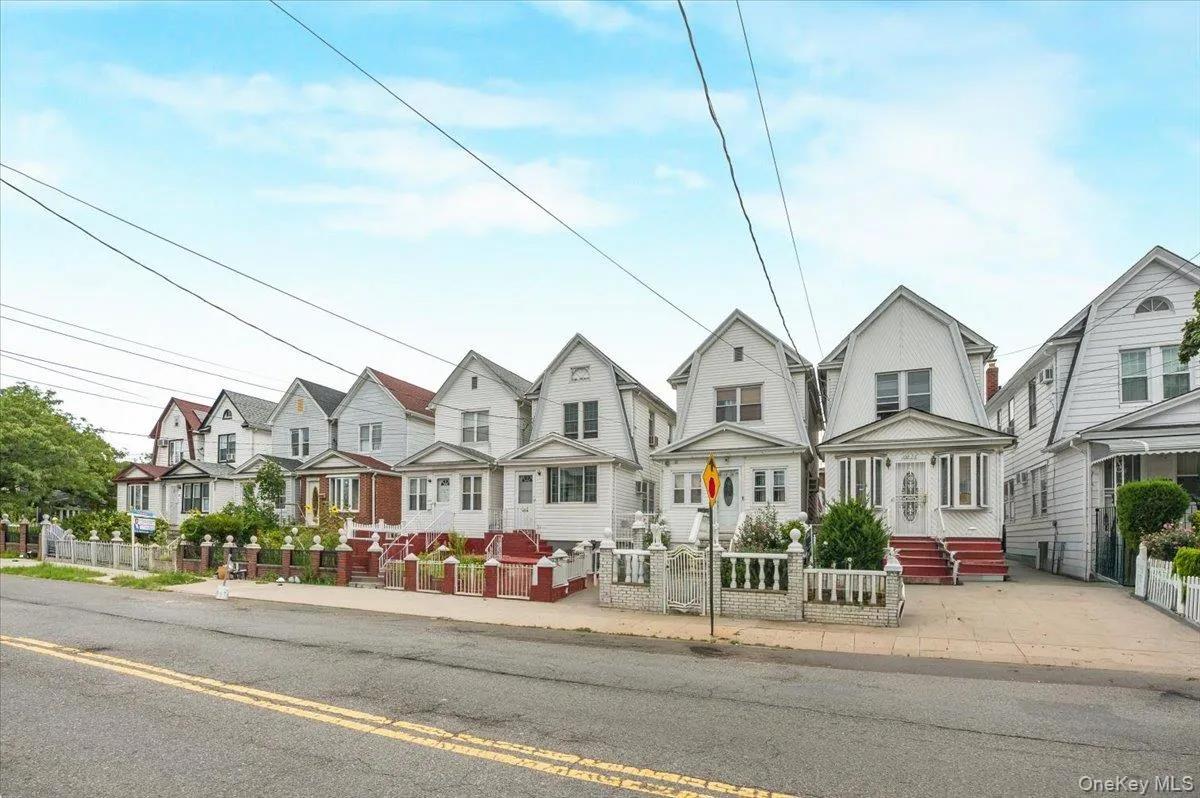 108-10 107th Avenue, New York, NY, 3 Bedrooms Bedrooms, 5 Rooms Rooms,1 BathroomBathrooms,Residential,For Rent,107th,0,1050425 108-10 107th Avenue, New York, NY, 3 Bedrooms Bedrooms, 5 Rooms Rooms,1 BathroomBathrooms,Residential,For Rent,107th,0,1050425