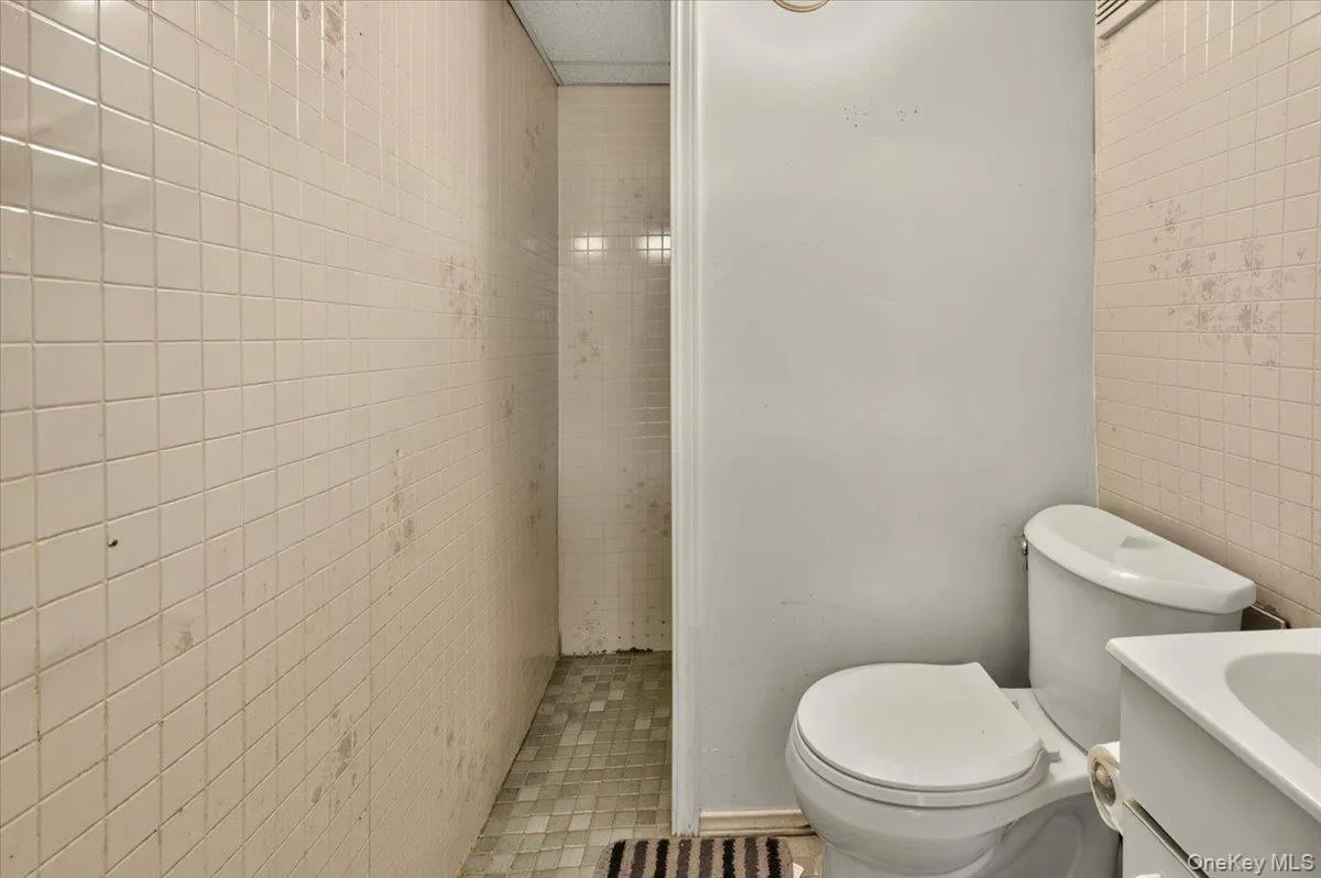 108-10 107th Avenue, New York, NY, 3 Bedrooms Bedrooms, 5 Rooms Rooms,1 BathroomBathrooms,Residential,For Rent,107th,0,1050425 108-10 107th Avenue, New York, NY, 3 Bedrooms Bedrooms, 5 Rooms Rooms,1 BathroomBathrooms,Residential,For Rent,107th,0,1050425