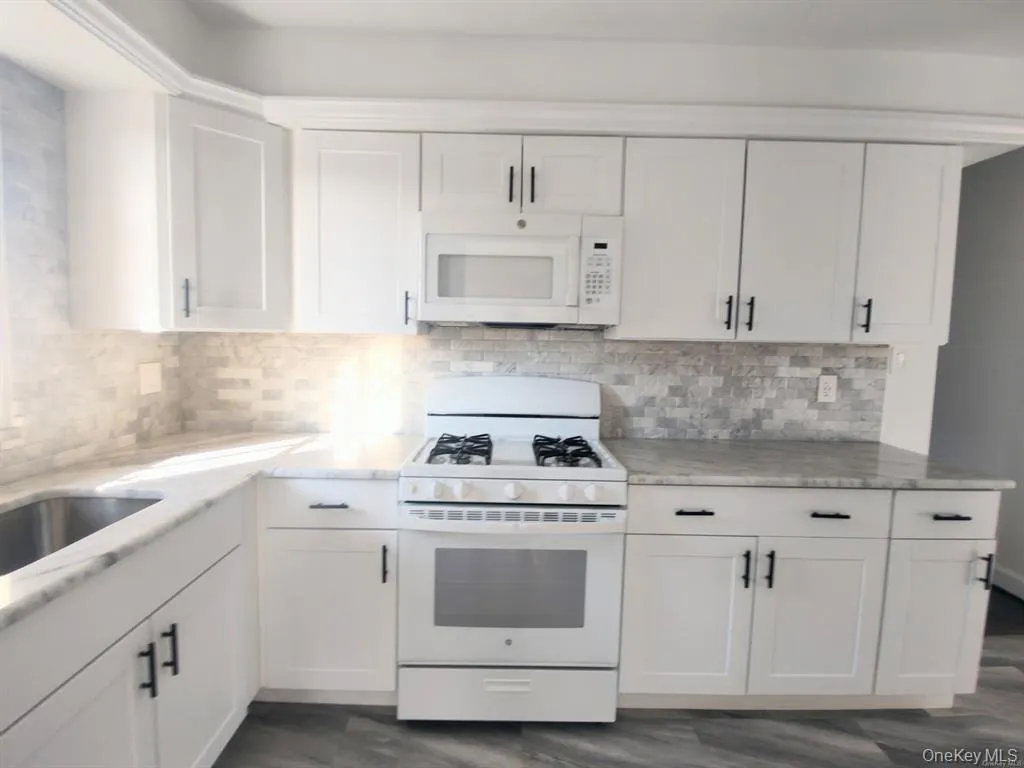 91 North Street, Huntington, NY, 3 Bedrooms Bedrooms, 6 Rooms Rooms,1 BathroomBathrooms,Residential Lease,For Rent,North,0,1050434 91 North Street, Huntington, NY, 3 Bedrooms Bedrooms, 6 Rooms Rooms,1 BathroomBathrooms,Residential Lease,For Rent,North,0,1050434