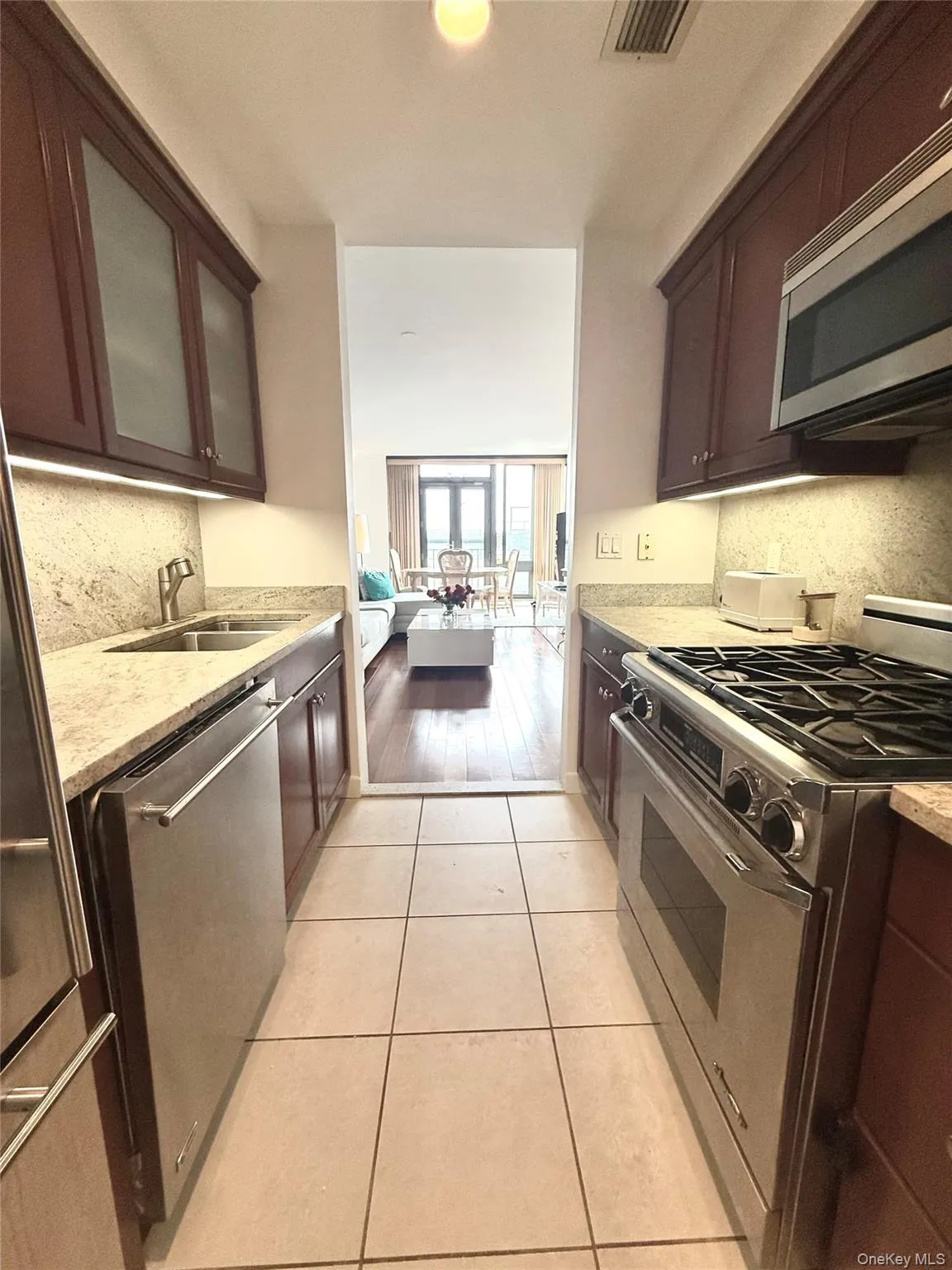 10 City Place, White Plains, NY, 1 Bedroom Bedrooms, 3 Rooms Rooms,1 BathroomBathrooms,Residential Lease,For Rent,City,0,1050436 10 City Place, White Plains, NY, 1 Bedroom Bedrooms, 3 Rooms Rooms,1 BathroomBathrooms,Residential Lease,For Rent,City,0,1050436