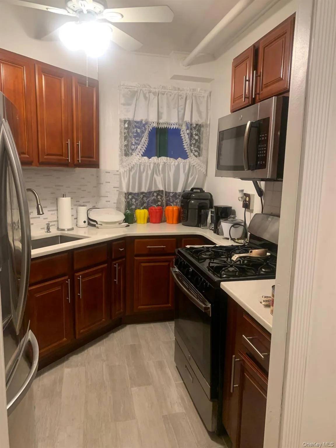1700 Metropolitan Avenue, New York, NY, 1 Bedroom Bedrooms, 4 Rooms Rooms,1 BathroomBathrooms,Residential,For Rent,Metropolitan,0,1050441 1700 Metropolitan Avenue, New York, NY, 1 Bedroom Bedrooms, 4 Rooms Rooms,1 BathroomBathrooms,Residential,For Rent,Metropolitan,0,1050441