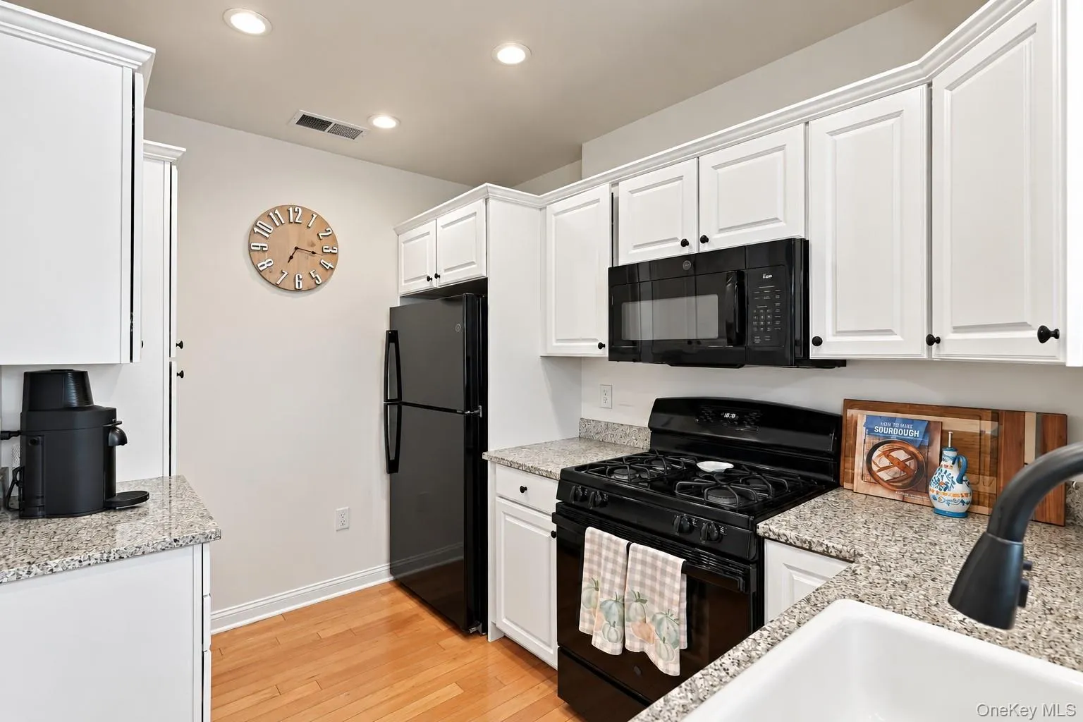 3102 Leeward Drive, Haverstraw, NY, 1 Bedroom Bedrooms, 4 Rooms Rooms,1 BathroomBathrooms,Residential,For Rent,Leeward,0,1050443 3102 Leeward Drive, Haverstraw, NY, 1 Bedroom Bedrooms, 4 Rooms Rooms,1 BathroomBathrooms,Residential,For Rent,Leeward,0,1050443