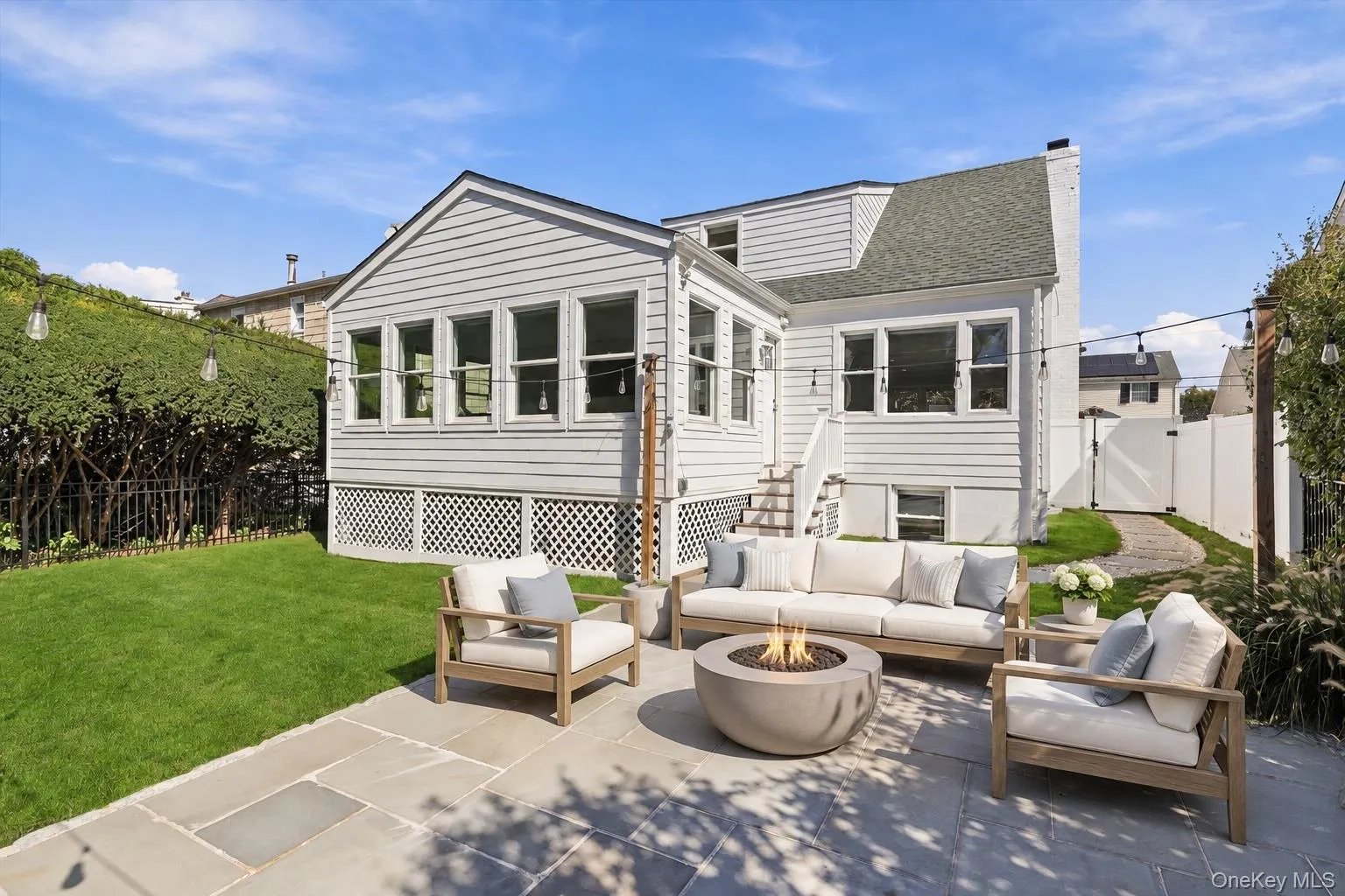 Patio furniture is virtually staged. Patio furniture is virtually staged.