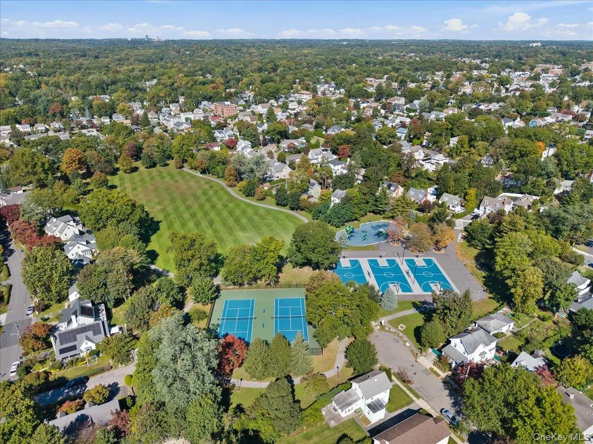 Florence Park | Tennis, Basketball, Playground, Track and more just around the corner Florence Park | Tennis, Basketball, Playground, Track and more just around the corner