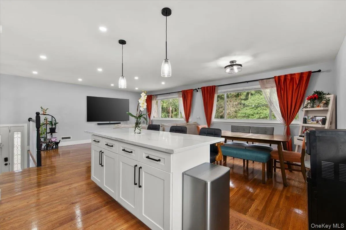 187 Catherine Street, North Hempstead, NY, 4 Bedrooms Bedrooms, 7 Rooms Rooms,2 BathroomsBathrooms,Residential,For Rent,Catherine,0,1050452 187 Catherine Street, North Hempstead, NY, 4 Bedrooms Bedrooms, 7 Rooms Rooms,2 BathroomsBathrooms,Residential,For Rent,Catherine,0,1050452