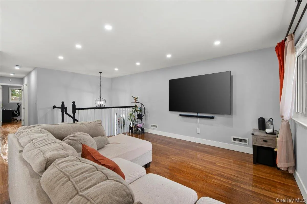 187 Catherine Street, North Hempstead, NY, 4 Bedrooms Bedrooms, 7 Rooms Rooms,2 BathroomsBathrooms,Residential,For Rent,Catherine,0,1050452 187 Catherine Street, North Hempstead, NY, 4 Bedrooms Bedrooms, 7 Rooms Rooms,2 BathroomsBathrooms,Residential,For Rent,Catherine,0,1050452