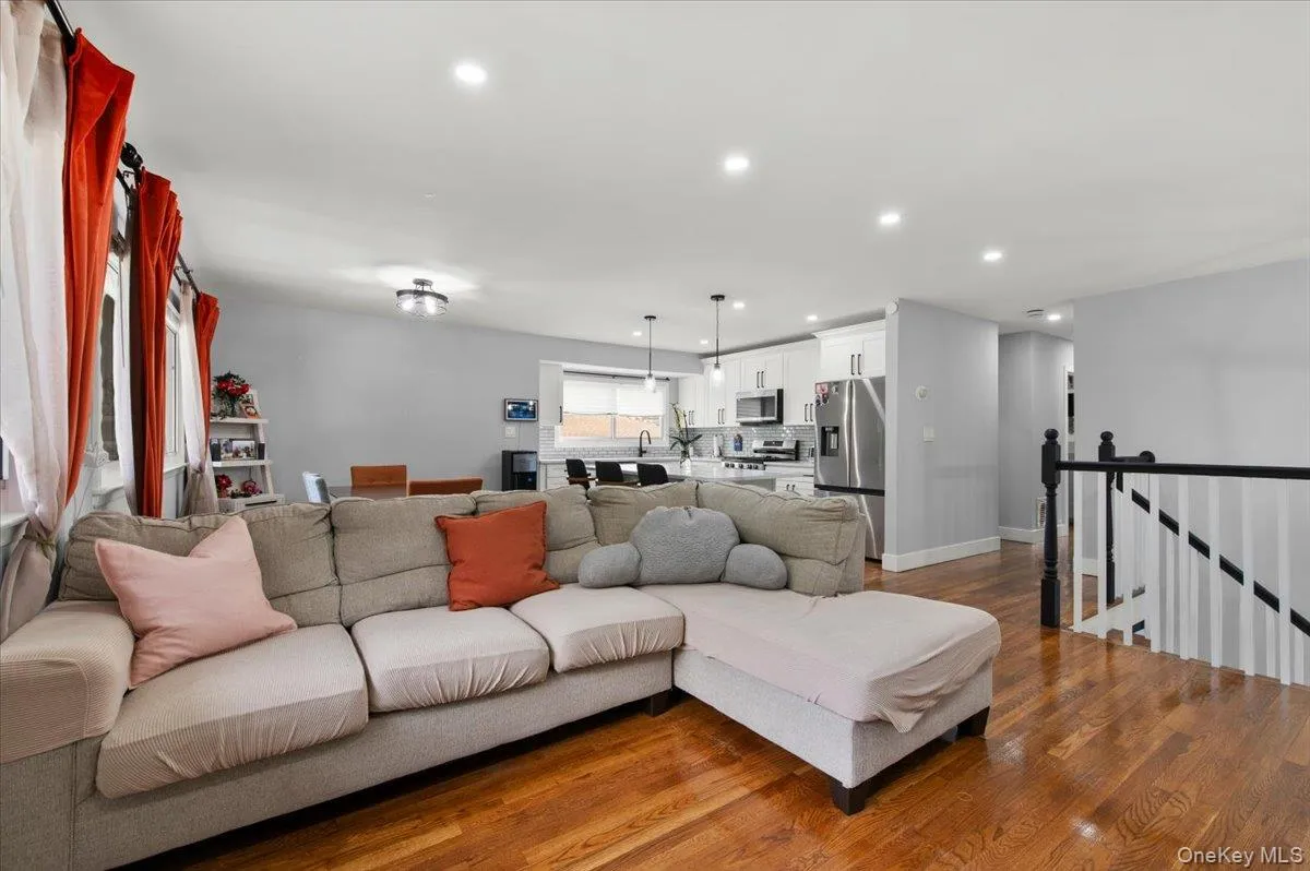187 Catherine Street, North Hempstead, NY, 4 Bedrooms Bedrooms, 7 Rooms Rooms,2 BathroomsBathrooms,Residential,For Rent,Catherine,0,1050452 187 Catherine Street, North Hempstead, NY, 4 Bedrooms Bedrooms, 7 Rooms Rooms,2 BathroomsBathrooms,Residential,For Rent,Catherine,0,1050452