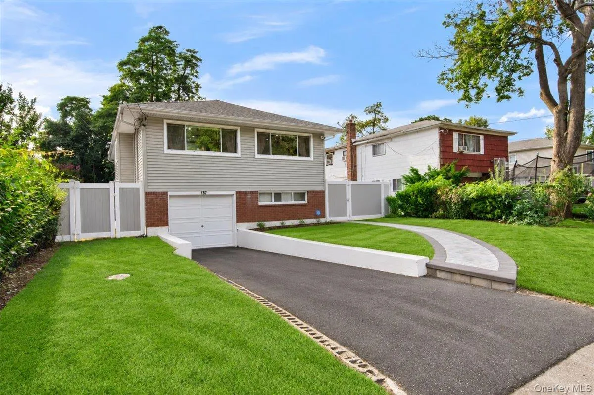 187 Catherine Street, North Hempstead, NY, 4 Bedrooms Bedrooms, 7 Rooms Rooms,2 BathroomsBathrooms,Residential,For Rent,Catherine,0,1050452 187 Catherine Street, North Hempstead, NY, 4 Bedrooms Bedrooms, 7 Rooms Rooms,2 BathroomsBathrooms,Residential,For Rent,Catherine,0,1050452