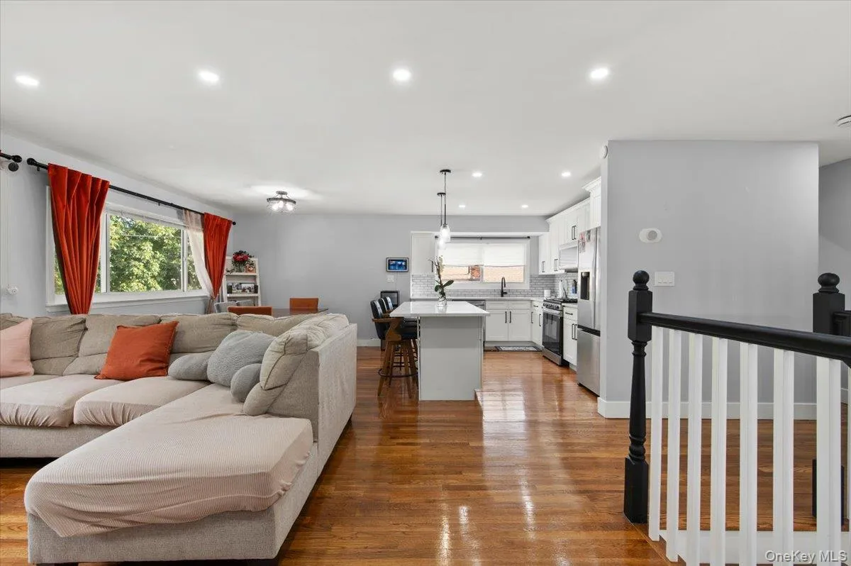 187 Catherine Street, North Hempstead, NY, 4 Bedrooms Bedrooms, 7 Rooms Rooms,2 BathroomsBathrooms,Residential,For Rent,Catherine,0,1050452 187 Catherine Street, North Hempstead, NY, 4 Bedrooms Bedrooms, 7 Rooms Rooms,2 BathroomsBathrooms,Residential,For Rent,Catherine,0,1050452