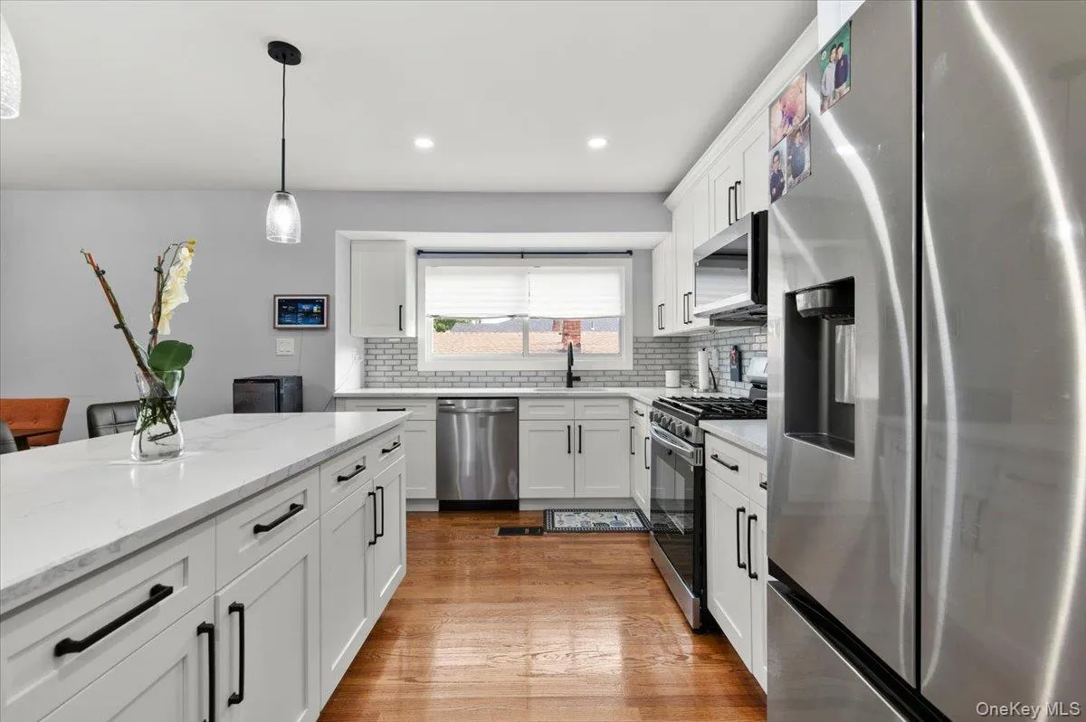 187 Catherine Street, North Hempstead, NY, 4 Bedrooms Bedrooms, 7 Rooms Rooms,2 BathroomsBathrooms,Residential,For Rent,Catherine,0,1050452 187 Catherine Street, North Hempstead, NY, 4 Bedrooms Bedrooms, 7 Rooms Rooms,2 BathroomsBathrooms,Residential,For Rent,Catherine,0,1050452