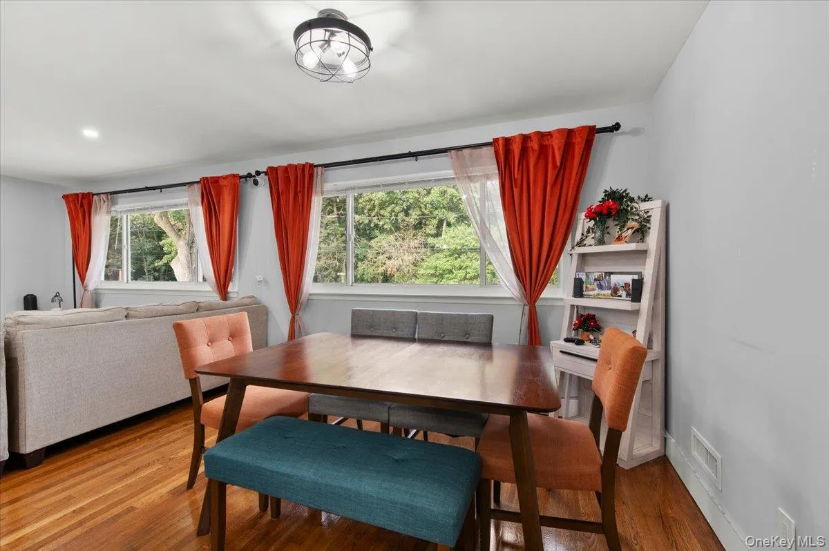 187 Catherine Street, North Hempstead, NY, 4 Bedrooms Bedrooms, 7 Rooms Rooms,2 BathroomsBathrooms,Residential,For Rent,Catherine,0,1050452 187 Catherine Street, North Hempstead, NY, 4 Bedrooms Bedrooms, 7 Rooms Rooms,2 BathroomsBathrooms,Residential,For Rent,Catherine,0,1050452
