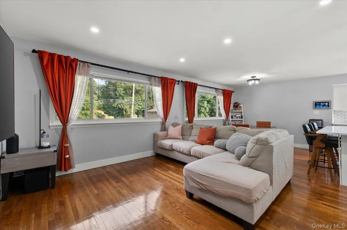 187 Catherine Street, North Hempstead, NY, 4 Bedrooms Bedrooms, 7 Rooms Rooms,2 BathroomsBathrooms,Residential,For Rent,Catherine,0,1050452 187 Catherine Street, North Hempstead, NY, 4 Bedrooms Bedrooms, 7 Rooms Rooms,2 BathroomsBathrooms,Residential,For Rent,Catherine,0,1050452