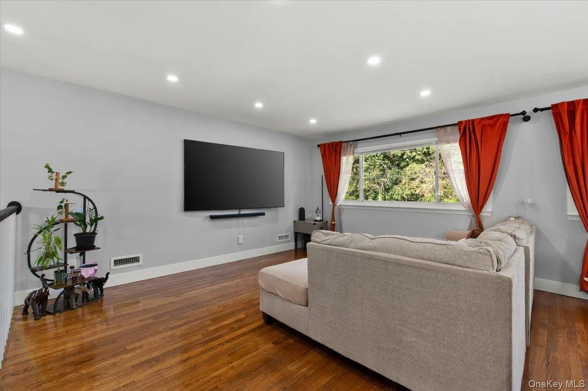 187 Catherine Street, North Hempstead, NY, 4 Bedrooms Bedrooms, 7 Rooms Rooms,2 BathroomsBathrooms,Residential,For Rent,Catherine,0,1050452 187 Catherine Street, North Hempstead, NY, 4 Bedrooms Bedrooms, 7 Rooms Rooms,2 BathroomsBathrooms,Residential,For Rent,Catherine,0,1050452