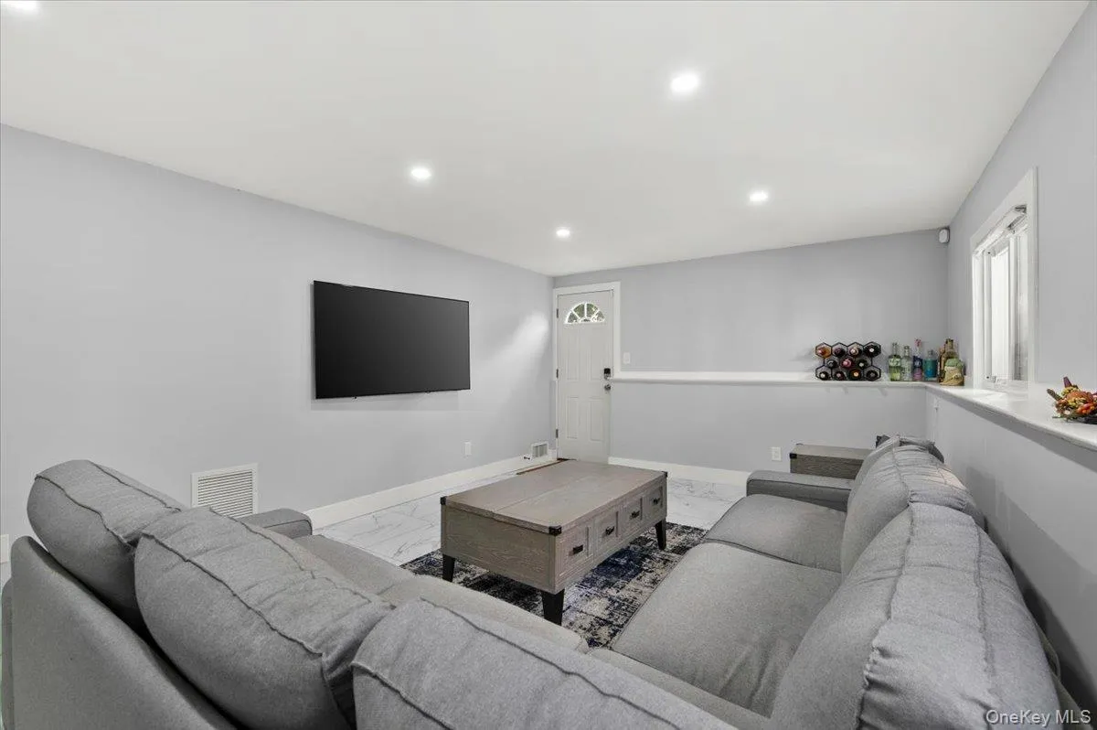 187 Catherine Street, North Hempstead, NY, 4 Bedrooms Bedrooms, 7 Rooms Rooms,2 BathroomsBathrooms,Residential,For Rent,Catherine,0,1050452 187 Catherine Street, North Hempstead, NY, 4 Bedrooms Bedrooms, 7 Rooms Rooms,2 BathroomsBathrooms,Residential,For Rent,Catherine,0,1050452