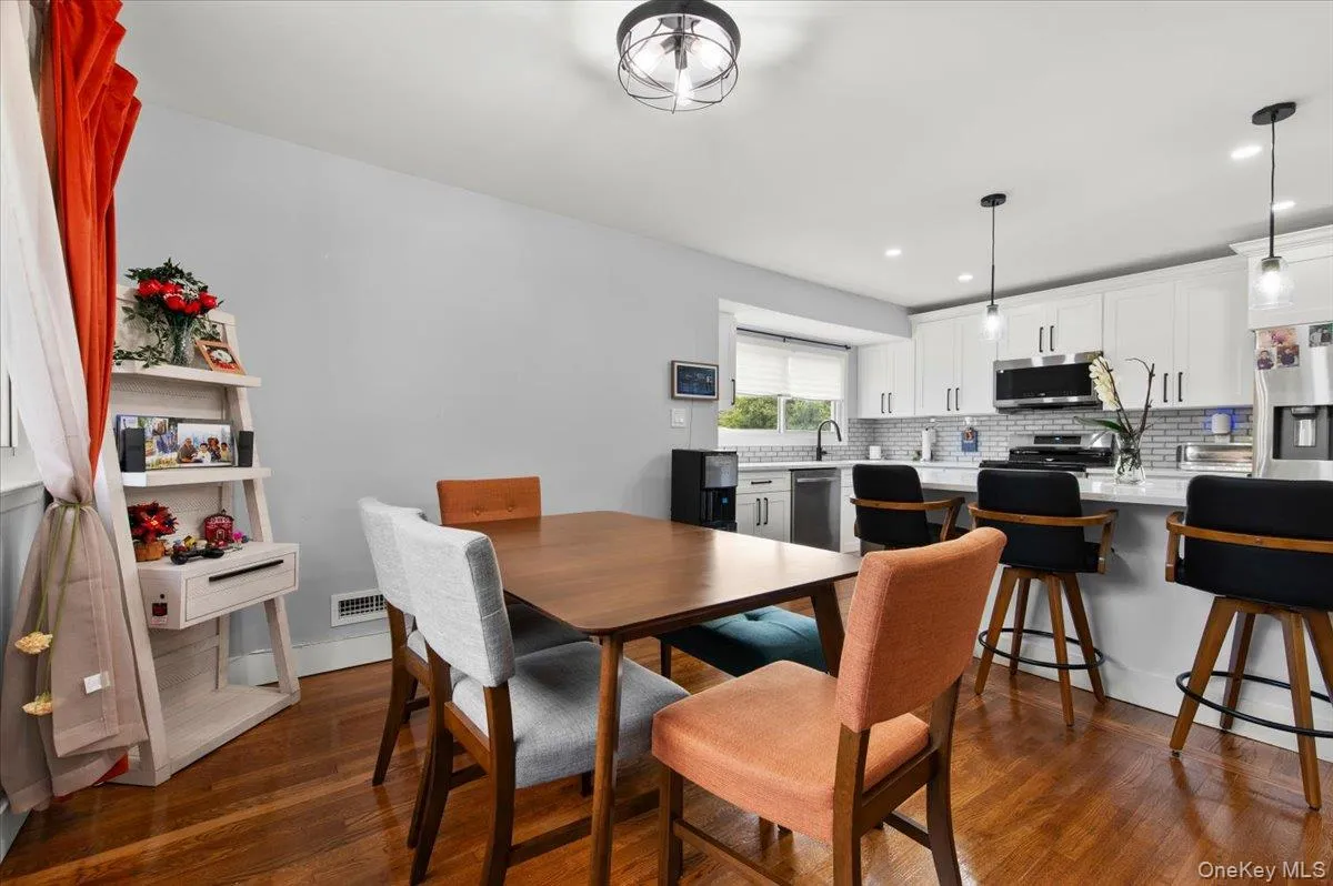 187 Catherine Street, North Hempstead, NY, 4 Bedrooms Bedrooms, 7 Rooms Rooms,2 BathroomsBathrooms,Residential,For Rent,Catherine,0,1050452 187 Catherine Street, North Hempstead, NY, 4 Bedrooms Bedrooms, 7 Rooms Rooms,2 BathroomsBathrooms,Residential,For Rent,Catherine,0,1050452