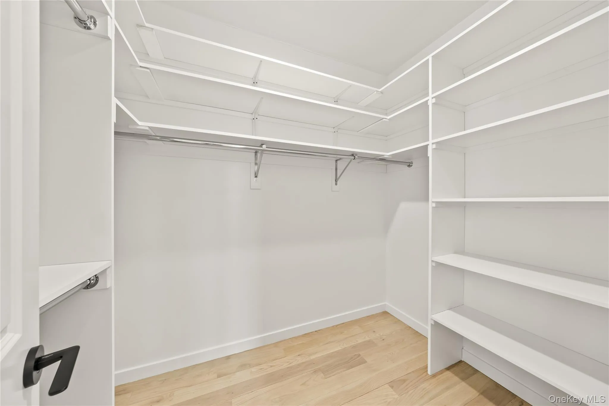 Walk-In Closet Walk-In Closet