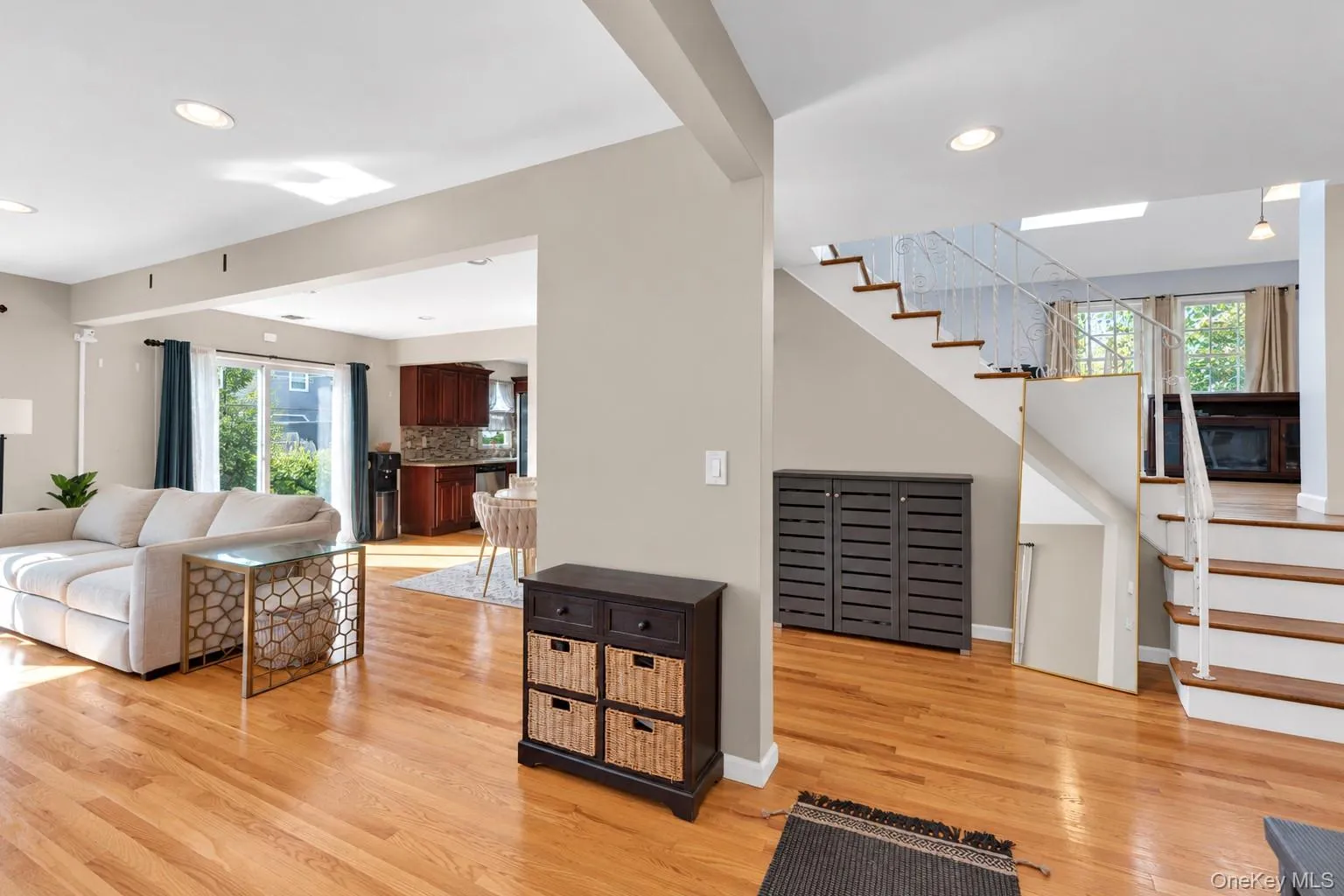 11 Palm Street, Islip, NY, 4 Bedrooms Bedrooms, 9 Rooms Rooms,3 BathroomsBathrooms,Residential,For Rent,Palm,0,1050466 11 Palm Street, Islip, NY, 4 Bedrooms Bedrooms, 9 Rooms Rooms,3 BathroomsBathrooms,Residential,For Rent,Palm,0,1050466