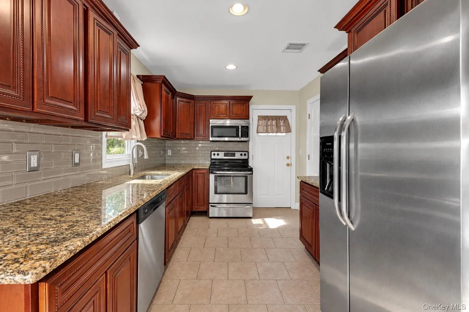 11 Palm Street, Islip, NY, 4 Bedrooms Bedrooms, 9 Rooms Rooms,3 BathroomsBathrooms,Residential,For Rent,Palm,0,1050466 11 Palm Street, Islip, NY, 4 Bedrooms Bedrooms, 9 Rooms Rooms,3 BathroomsBathrooms,Residential,For Rent,Palm,0,1050466