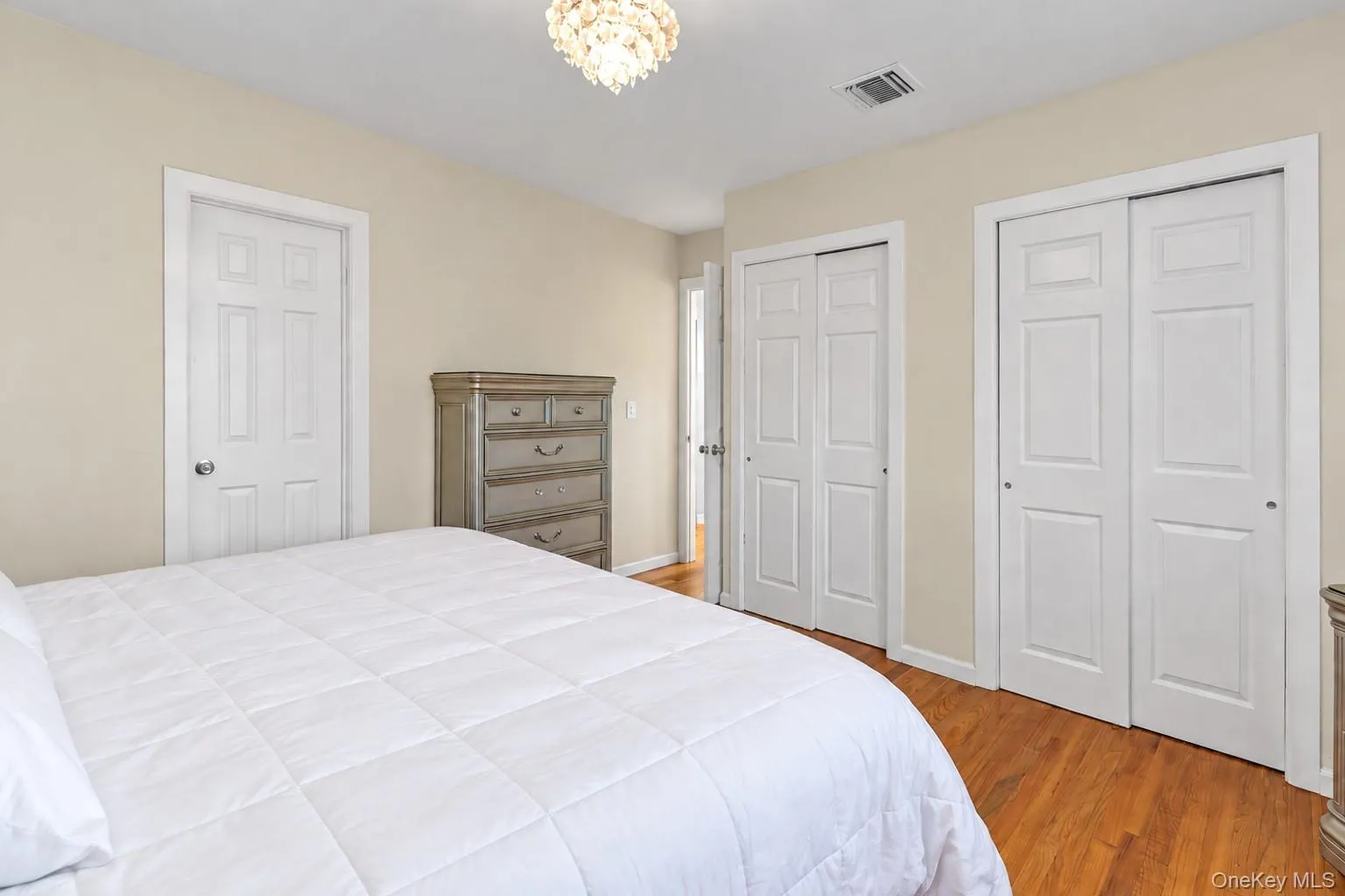 11 Palm Street, Islip, NY, 4 Bedrooms Bedrooms, 9 Rooms Rooms,3 BathroomsBathrooms,Residential,For Rent,Palm,0,1050466 11 Palm Street, Islip, NY, 4 Bedrooms Bedrooms, 9 Rooms Rooms,3 BathroomsBathrooms,Residential,For Rent,Palm,0,1050466