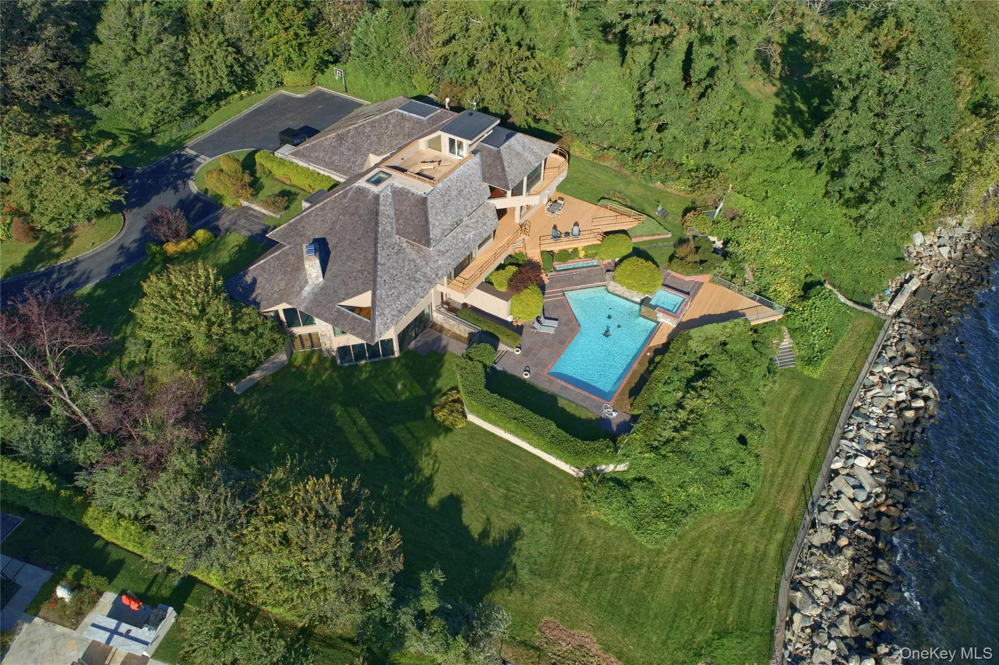 15 Gatsby Lane, North Hempstead, NY, 5 Bedrooms Bedrooms, 11 Rooms Rooms,6 BathroomsBathrooms,Residential,For Rent,Gatsby,0,1050476 15 Gatsby Lane, North Hempstead, NY, 5 Bedrooms Bedrooms, 11 Rooms Rooms,6 BathroomsBathrooms,Residential,For Rent,Gatsby,0,1050476