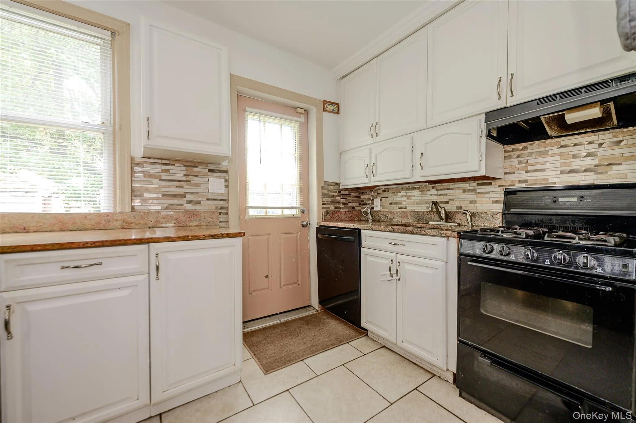 596 Irving Street, North Hempstead, NY, 4 Bedrooms Bedrooms, 5 Rooms Rooms,1 BathroomBathrooms,Residential,For Rent,Irving,0,1050482 596 Irving Street, North Hempstead, NY, 4 Bedrooms Bedrooms, 5 Rooms Rooms,1 BathroomBathrooms,Residential,For Rent,Irving,0,1050482
