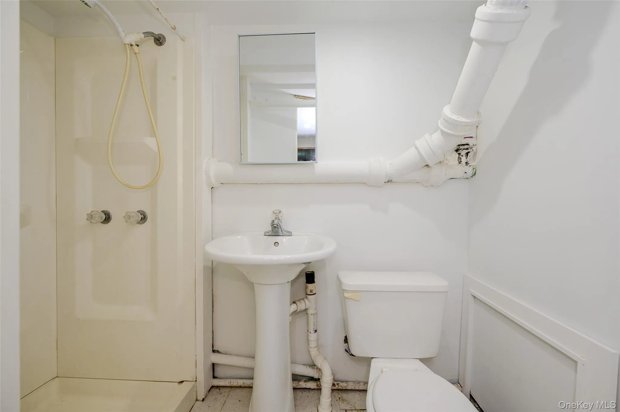 596 Irving Street, North Hempstead, NY, 4 Bedrooms Bedrooms, 5 Rooms Rooms,1 BathroomBathrooms,Residential,For Rent,Irving,0,1050482 596 Irving Street, North Hempstead, NY, 4 Bedrooms Bedrooms, 5 Rooms Rooms,1 BathroomBathrooms,Residential,For Rent,Irving,0,1050482