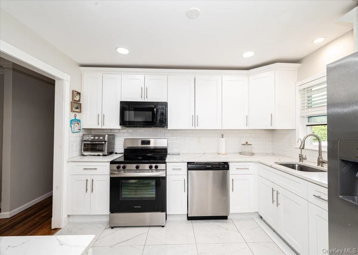 1364 5th Avenue, Islip, NY, 3 Bedrooms Bedrooms, 6 Rooms Rooms,1 BathroomBathrooms,Residential,For Rent,5th,0,1050489 1364 5th Avenue, Islip, NY, 3 Bedrooms Bedrooms, 6 Rooms Rooms,1 BathroomBathrooms,Residential,For Rent,5th,0,1050489
