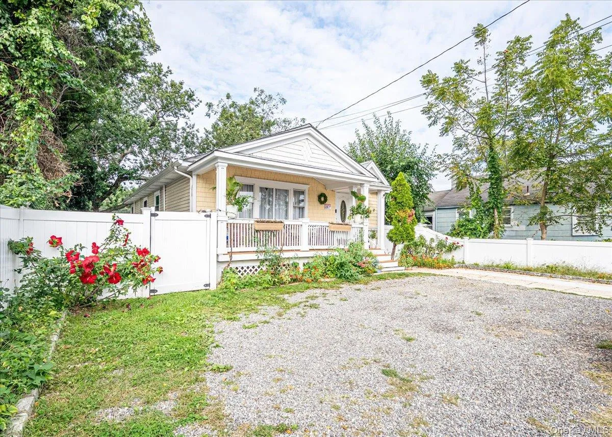1364 5th Avenue, Islip, NY, 3 Bedrooms Bedrooms, 6 Rooms Rooms,1 BathroomBathrooms,Residential,For Rent,5th,0,1050489 1364 5th Avenue, Islip, NY, 3 Bedrooms Bedrooms, 6 Rooms Rooms,1 BathroomBathrooms,Residential,For Rent,5th,0,1050489