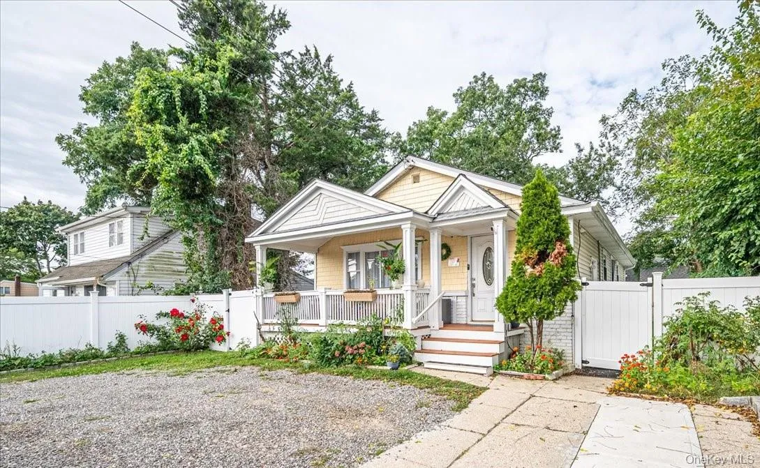 1364 5th Avenue, Islip, NY, 3 Bedrooms Bedrooms, 6 Rooms Rooms,1 BathroomBathrooms,Residential,For Rent,5th,0,1050489 1364 5th Avenue, Islip, NY, 3 Bedrooms Bedrooms, 6 Rooms Rooms,1 BathroomBathrooms,Residential,For Rent,5th,0,1050489