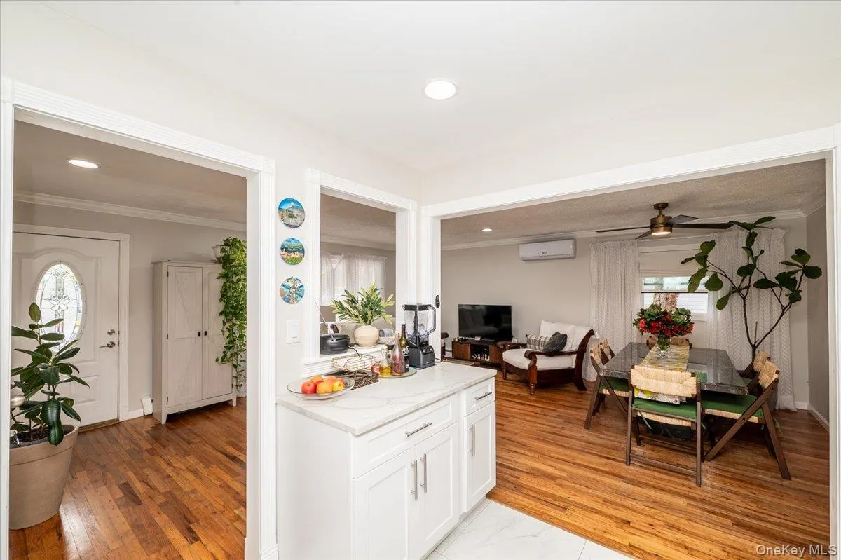 1364 5th Avenue, Islip, NY, 3 Bedrooms Bedrooms, 6 Rooms Rooms,1 BathroomBathrooms,Residential,For Rent,5th,0,1050489 1364 5th Avenue, Islip, NY, 3 Bedrooms Bedrooms, 6 Rooms Rooms,1 BathroomBathrooms,Residential,For Rent,5th,0,1050489