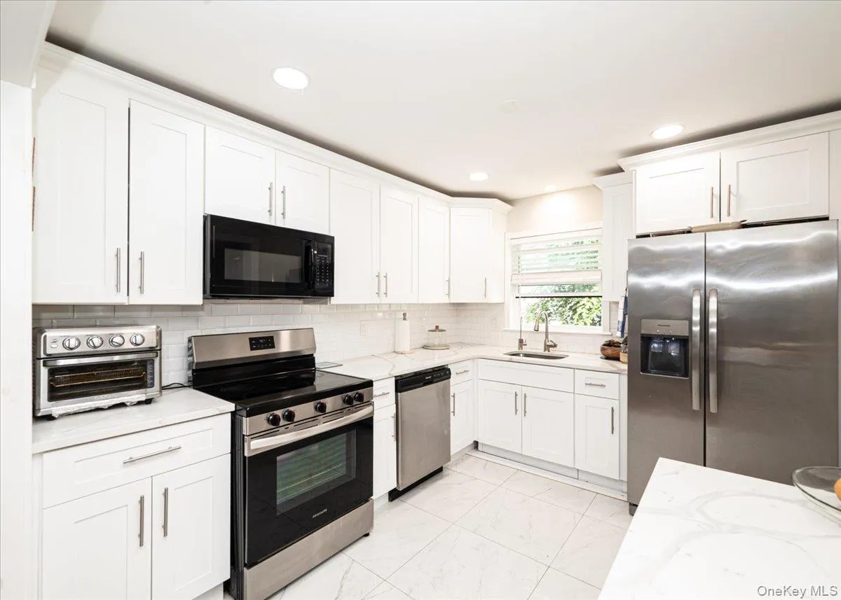 1364 5th Avenue, Islip, NY, 3 Bedrooms Bedrooms, 6 Rooms Rooms,1 BathroomBathrooms,Residential,For Rent,5th,0,1050489 1364 5th Avenue, Islip, NY, 3 Bedrooms Bedrooms, 6 Rooms Rooms,1 BathroomBathrooms,Residential,For Rent,5th,0,1050489