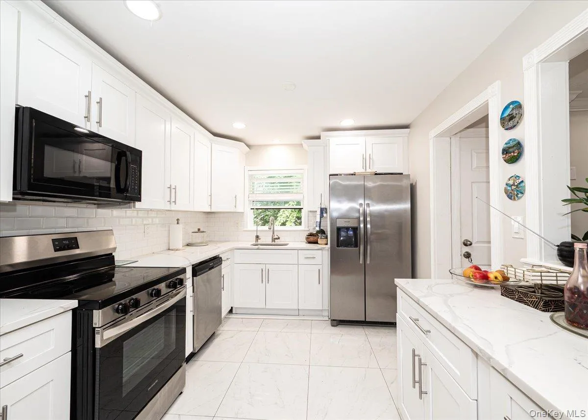 1364 5th Avenue, Islip, NY, 3 Bedrooms Bedrooms, 6 Rooms Rooms,1 BathroomBathrooms,Residential,For Rent,5th,0,1050489 1364 5th Avenue, Islip, NY, 3 Bedrooms Bedrooms, 6 Rooms Rooms,1 BathroomBathrooms,Residential,For Rent,5th,0,1050489