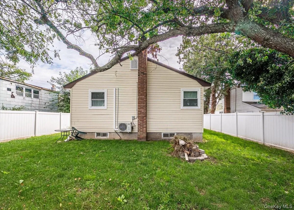 1364 5th Avenue, Islip, NY, 3 Bedrooms Bedrooms, 6 Rooms Rooms,1 BathroomBathrooms,Residential,For Rent,5th,0,1050489 1364 5th Avenue, Islip, NY, 3 Bedrooms Bedrooms, 6 Rooms Rooms,1 BathroomBathrooms,Residential,For Rent,5th,0,1050489