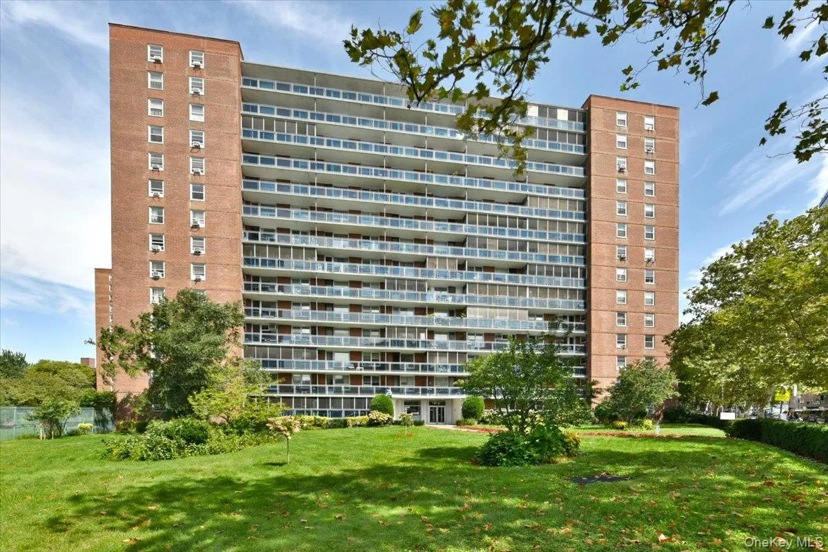 9737 63rd Road, New York, NY, 3 Bedrooms Bedrooms, 5 Rooms Rooms,1 BathroomBathrooms,Residential,For Rent,63rd,0,1050500 9737 63rd Road, New York, NY, 3 Bedrooms Bedrooms, 5 Rooms Rooms,1 BathroomBathrooms,Residential,For Rent,63rd,0,1050500
