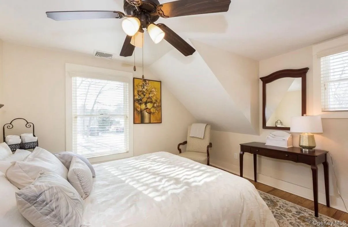 572 Montauk Highway, Southampton, NY, 6 Bedroom Bedrooms, 14 Room Rooms,2 BathroomBathrooms,Residential Lease,For Rent,Montauk Highway,0,1050511 572 Montauk Highway, Southampton, NY, 6 Bedroom Bedrooms, 14 Room Rooms,2 BathroomBathrooms,Residential Lease,For Rent,Montauk Highway,0,1050511