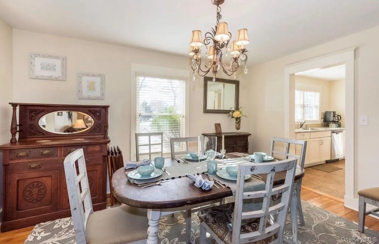 572 Montauk Highway, Southampton, NY, 6 Bedroom Bedrooms, 14 Room Rooms,2 BathroomBathrooms,Residential Lease,For Rent,Montauk Highway,0,1050511 572 Montauk Highway, Southampton, NY, 6 Bedroom Bedrooms, 14 Room Rooms,2 BathroomBathrooms,Residential Lease,For Rent,Montauk Highway,0,1050511