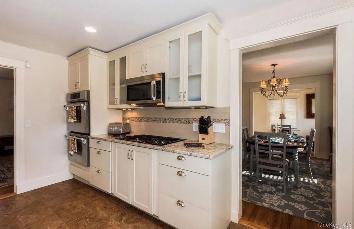 572 Montauk Highway, Southampton, NY, 6 Bedroom Bedrooms, 14 Room Rooms,2 BathroomBathrooms,Residential Lease,For Rent,Montauk Highway,0,1050511 572 Montauk Highway, Southampton, NY, 6 Bedroom Bedrooms, 14 Room Rooms,2 BathroomBathrooms,Residential Lease,For Rent,Montauk Highway,0,1050511