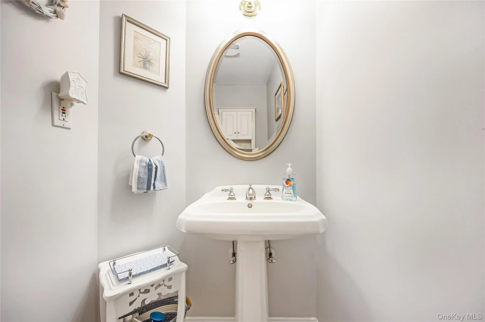 42 Grey Lane, Hempstead, NY, 5 Bedrooms Bedrooms, 10 Rooms Rooms,2 BathroomsBathrooms,Residential,For Rent,Grey,0,1050522 42 Grey Lane, Hempstead, NY, 5 Bedrooms Bedrooms, 10 Rooms Rooms,2 BathroomsBathrooms,Residential,For Rent,Grey,0,1050522
