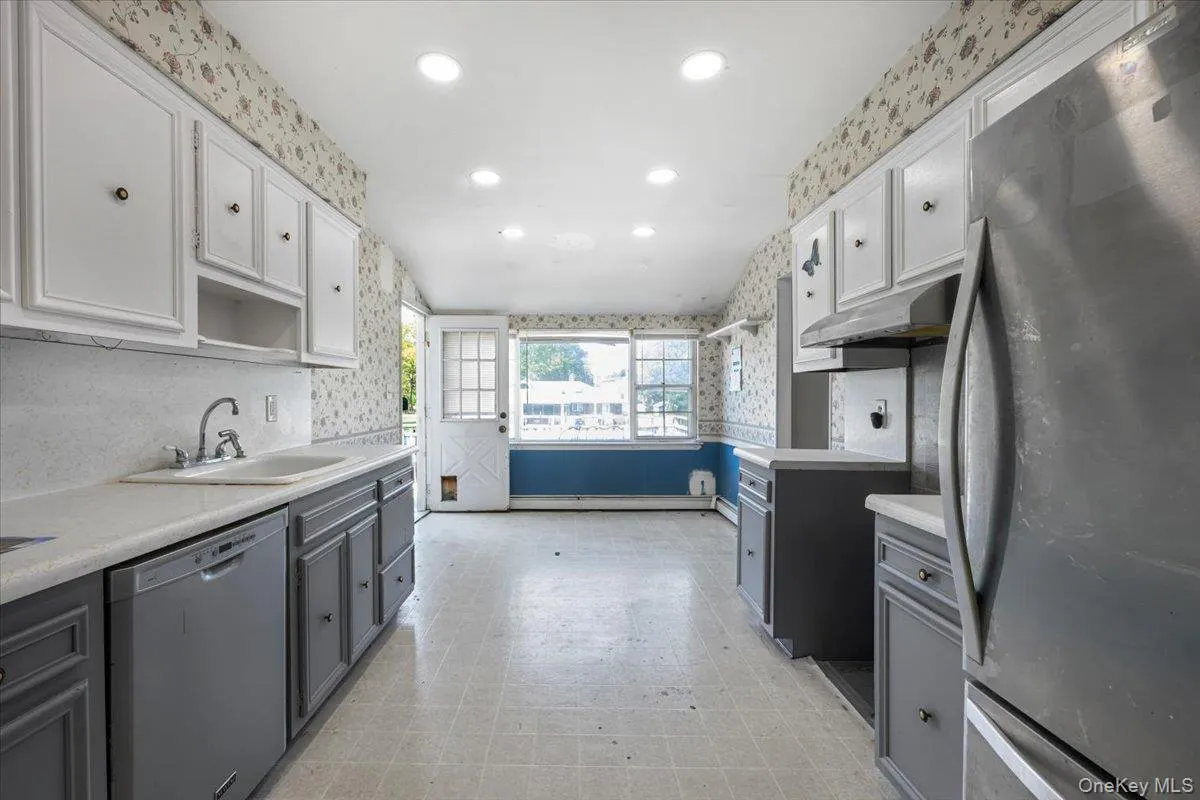 5 Central Avenue, Babylon, NY, 4 Bedrooms Bedrooms, 12 Rooms Rooms,3 BathroomsBathrooms,Residential,For Rent,Central,0,1050526 5 Central Avenue, Babylon, NY, 4 Bedrooms Bedrooms, 12 Rooms Rooms,3 BathroomsBathrooms,Residential,For Rent,Central,0,1050526