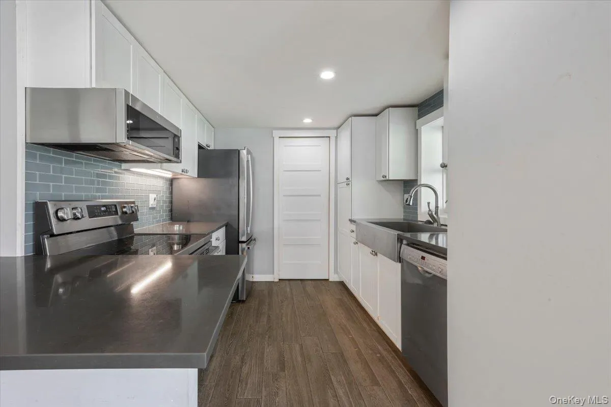 5 Central Avenue, Babylon, NY, 4 Bedrooms Bedrooms, 12 Rooms Rooms,3 BathroomsBathrooms,Residential,For Rent,Central,0,1050526 5 Central Avenue, Babylon, NY, 4 Bedrooms Bedrooms, 12 Rooms Rooms,3 BathroomsBathrooms,Residential,For Rent,Central,0,1050526